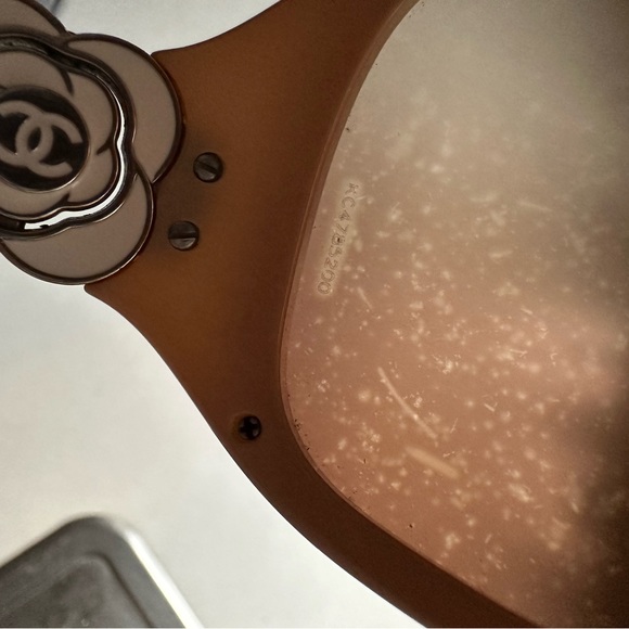 CHANEL Camellia sunglasses and case - Picture 7 of 16